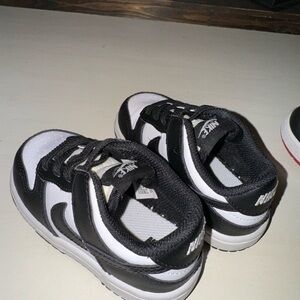 GENTLY USED! super cute kids/toddlers NIKE “panda dunks” super comfortable!